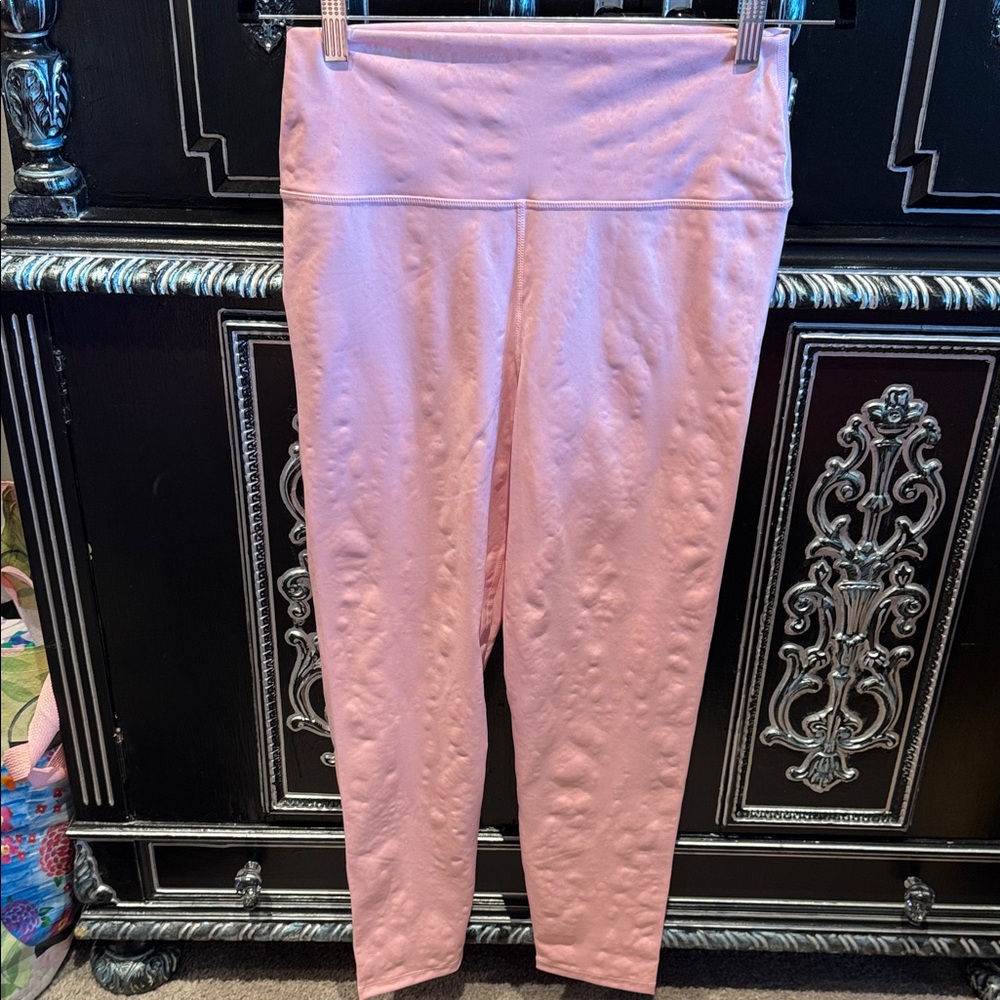 Nordstroms Pink Textured lightly iridescent Leggings NWOT SZ XL